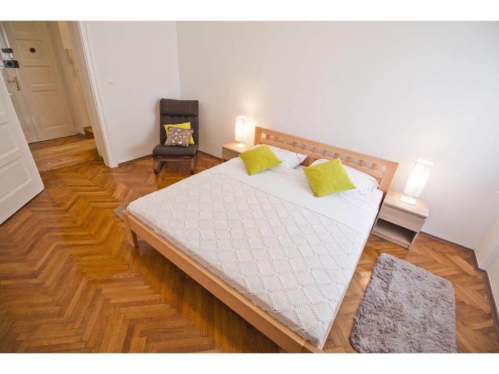 Apartment Grand Split Exterior photo